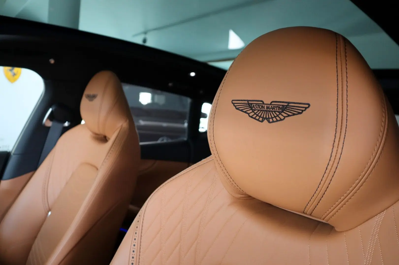 DBX 4.0 V8   23    Sport Exhaust   AHK   Carbon