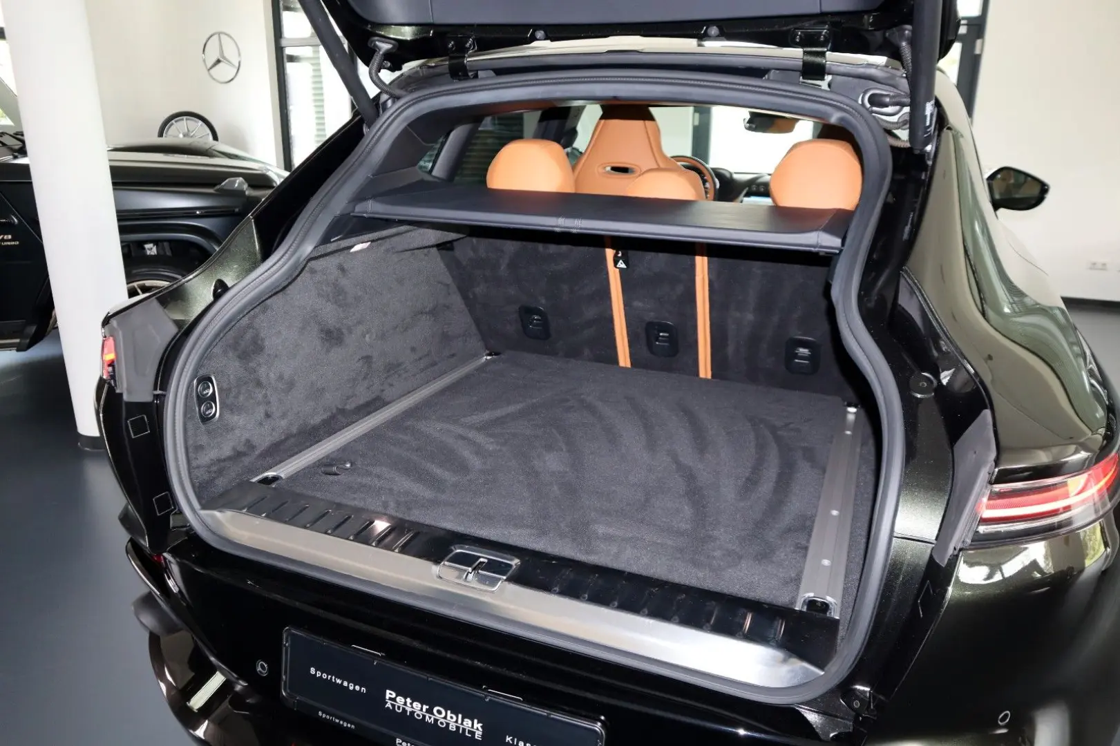 DBX 4.0 V8   23    Sport Exhaust   AHK   Carbon