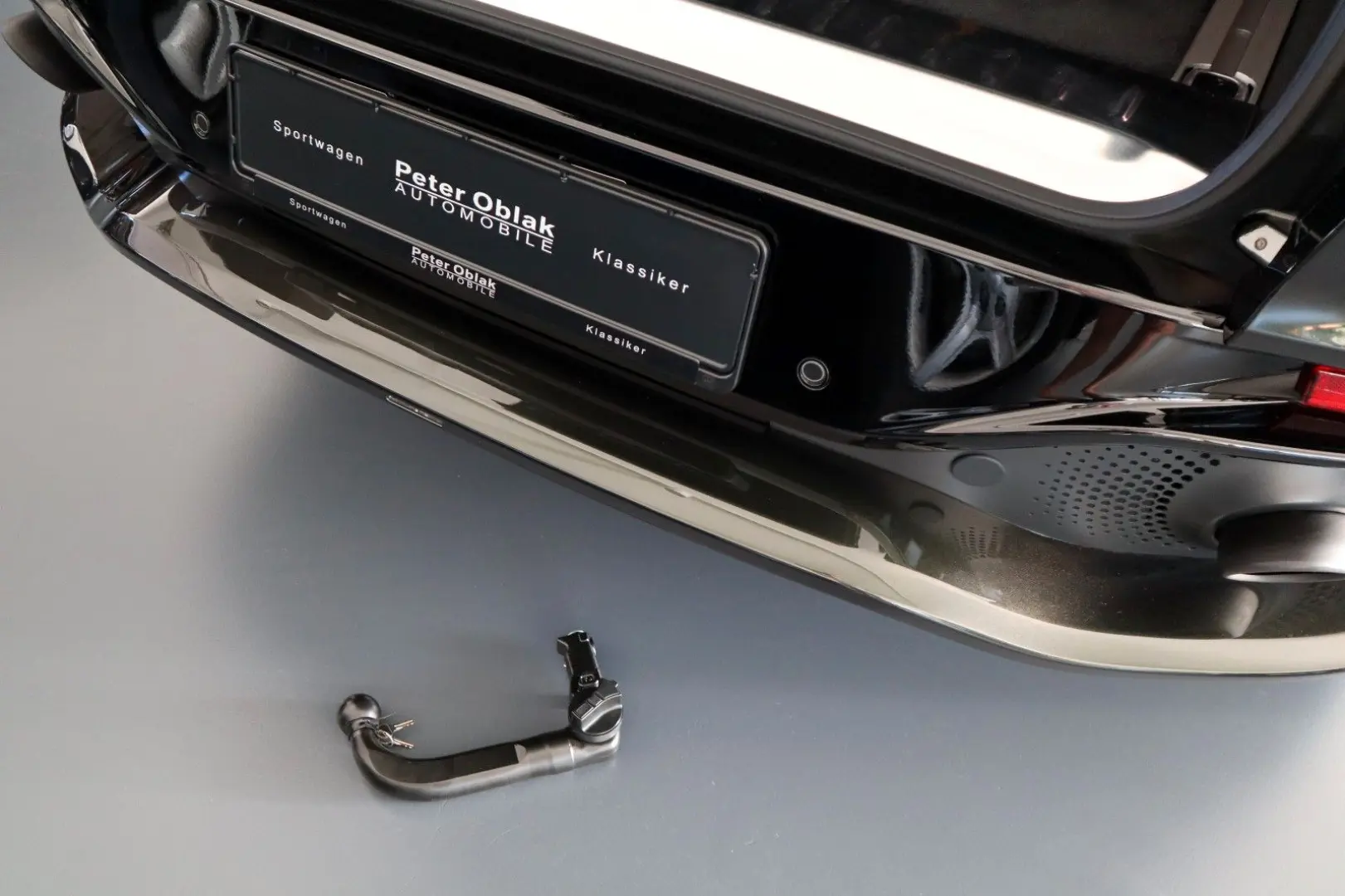 DBX 4.0 V8   23    Sport Exhaust   AHK   Carbon