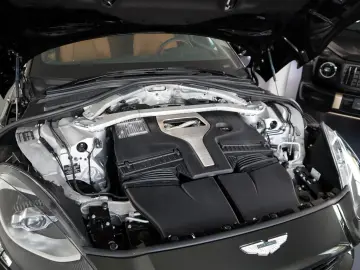 DBX 4.0 V8   23    Sport Exhaust   AHK   Carbon