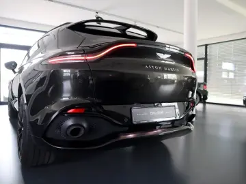 DBX 4.0 V8   23    Sport Exhaust   AHK   Carbon