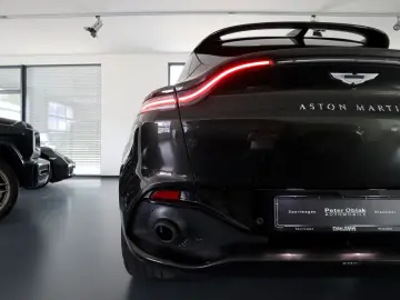 DBX 4.0 V8   23    Sport Exhaust   AHK   Carbon