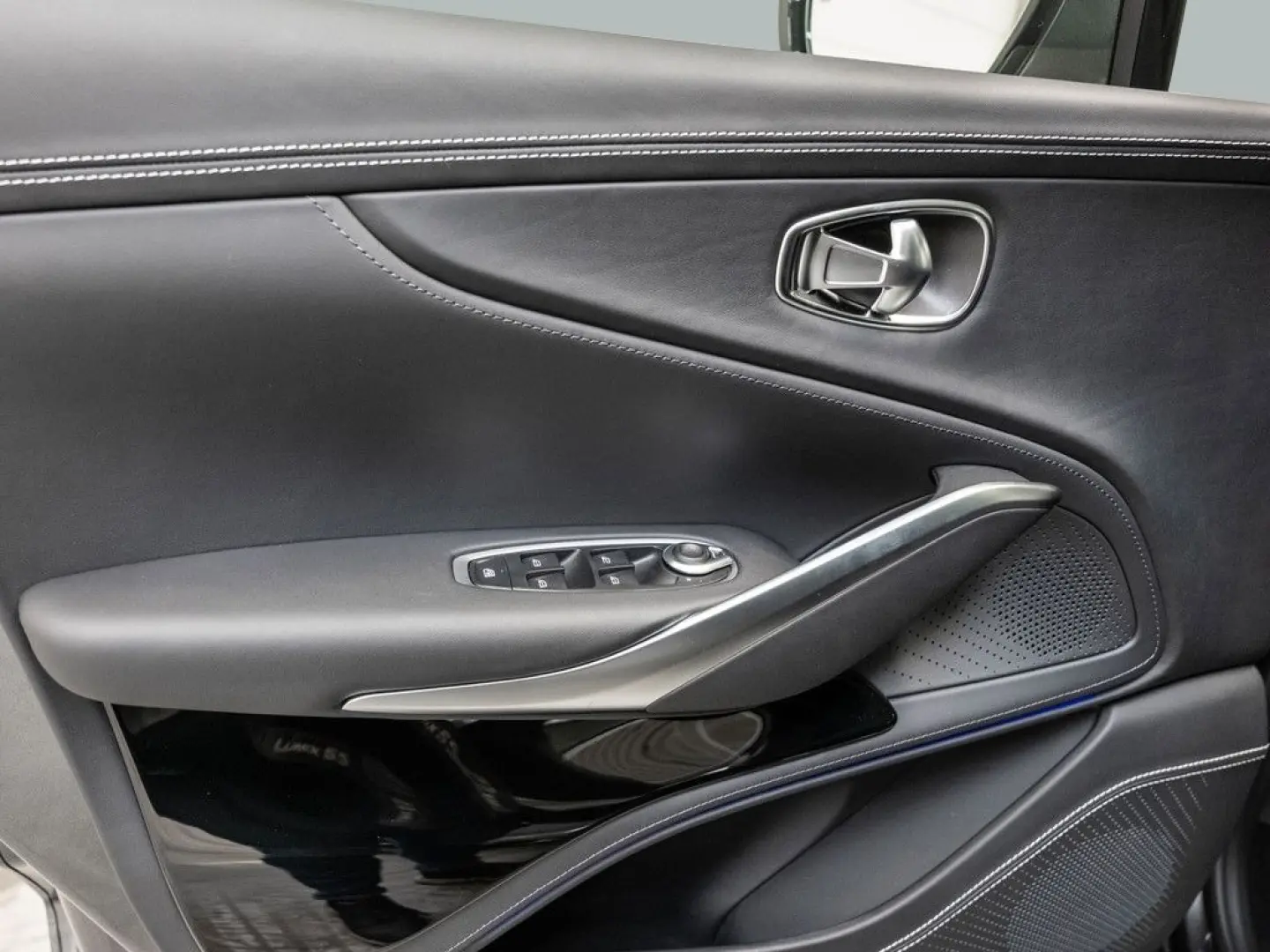 DBX Magnetic Silver Onyx Black