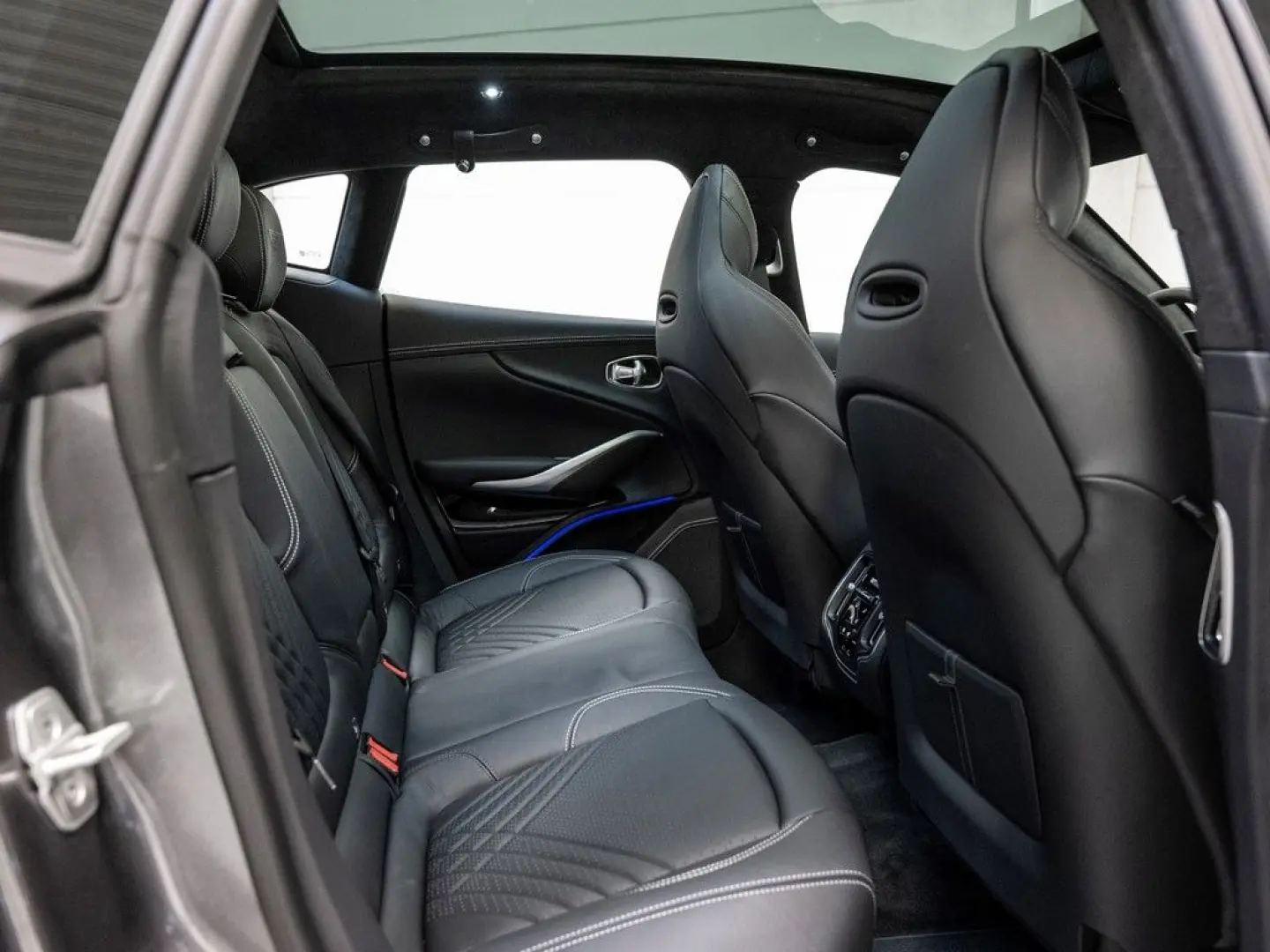 DBX Magnetic Silver Onyx Black