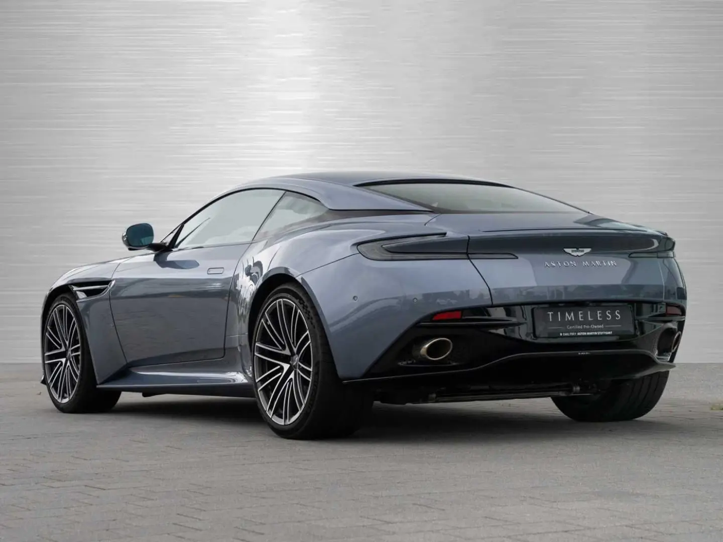 DB12 V8 Coupe
