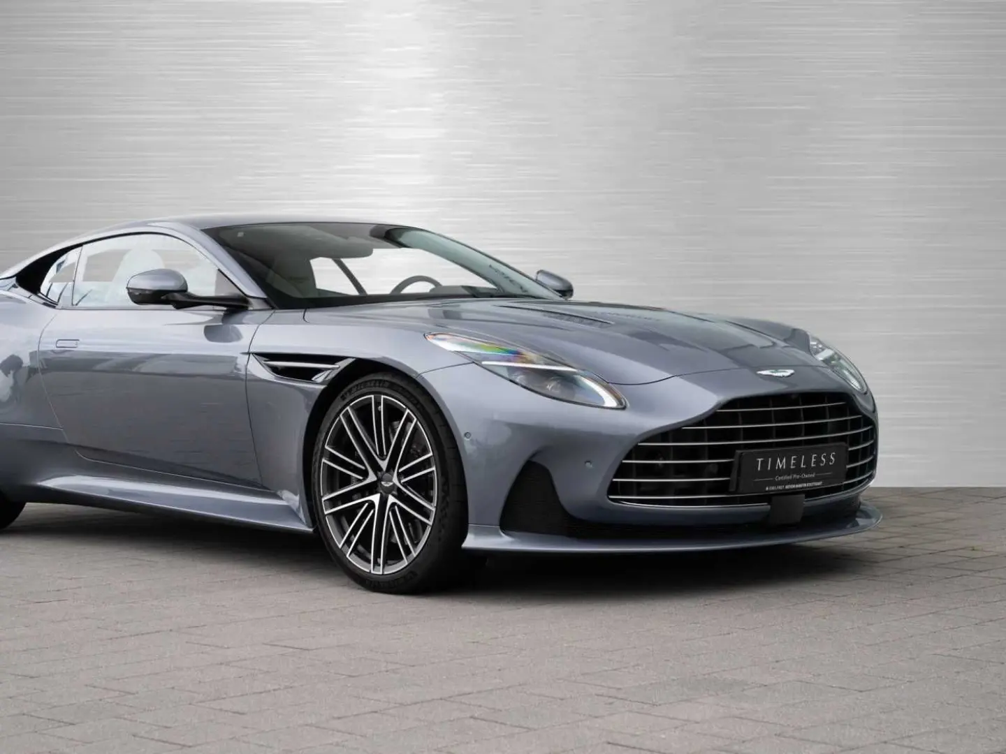 DB12 V8 Coupe