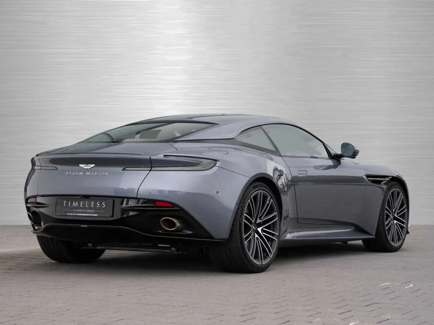 DB12 V8 Coupe