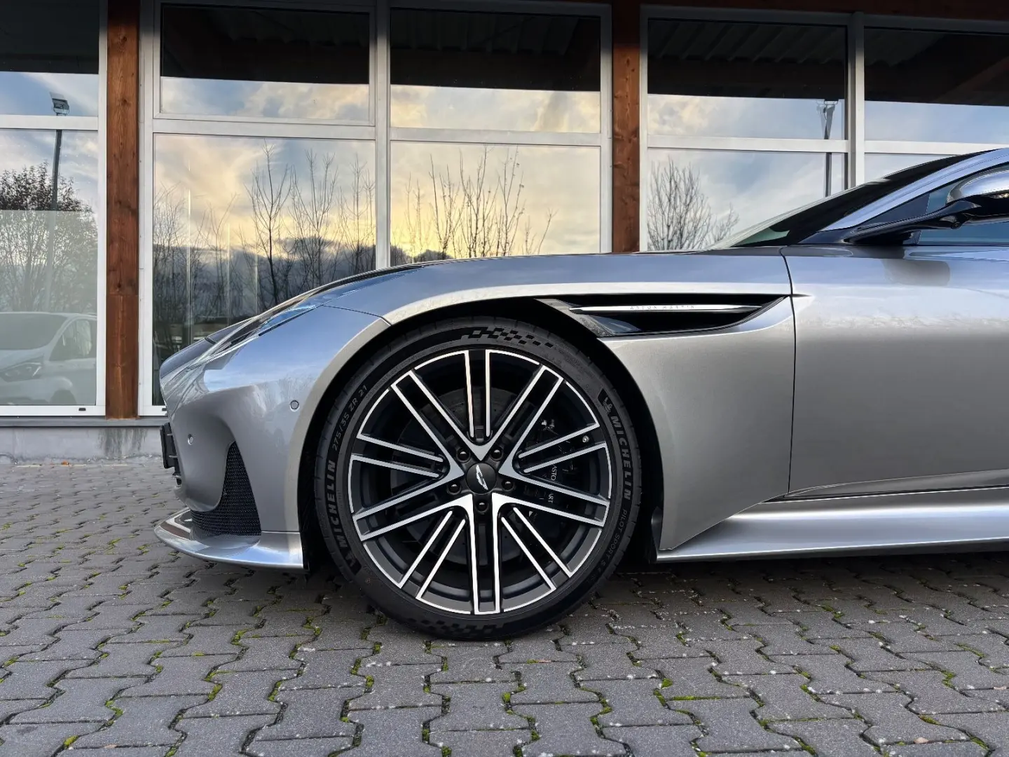 DB12 4.0 V8 Keramik Carbon-Seats BRD