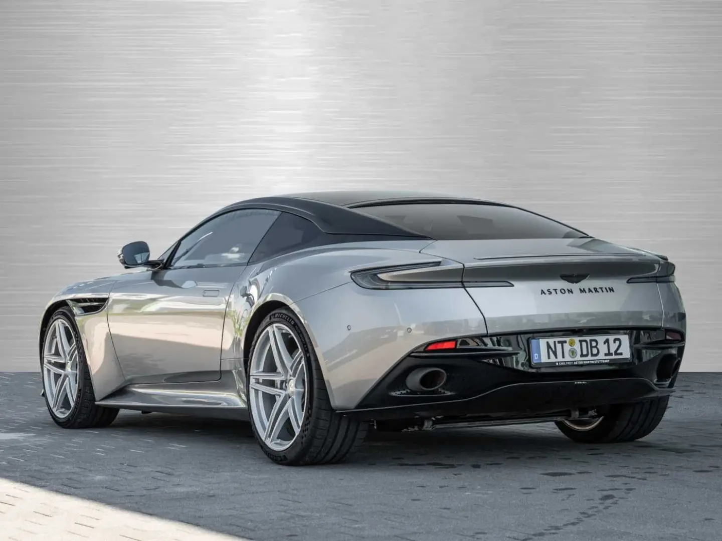 DB12 V8 Coupe Vorführwagen