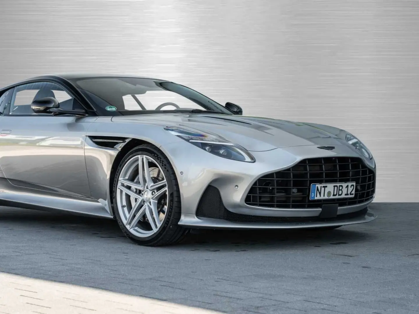 DB12 V8 Coupe Vorführwagen