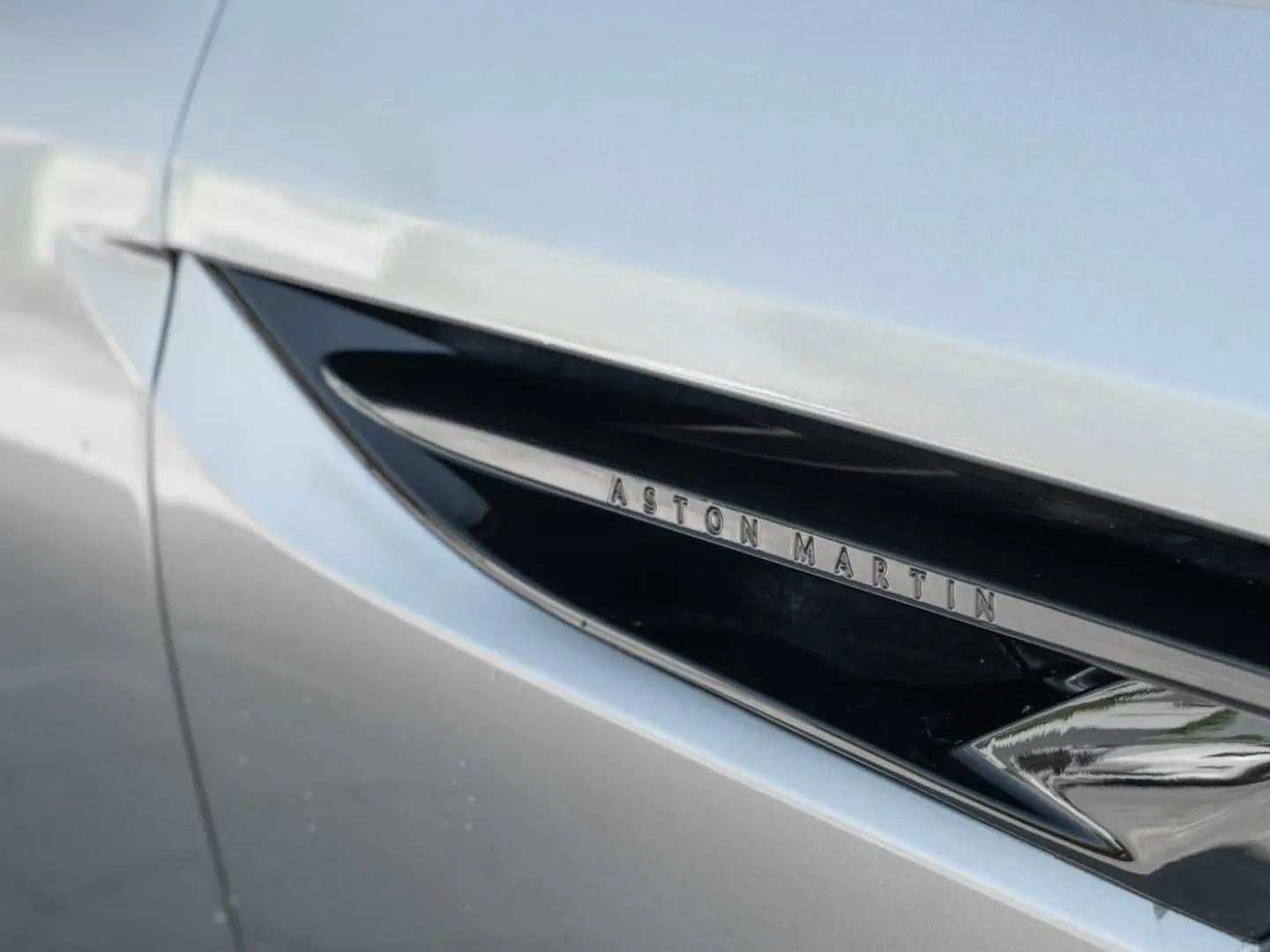 DB12 V8 Coupe Vorführwagen