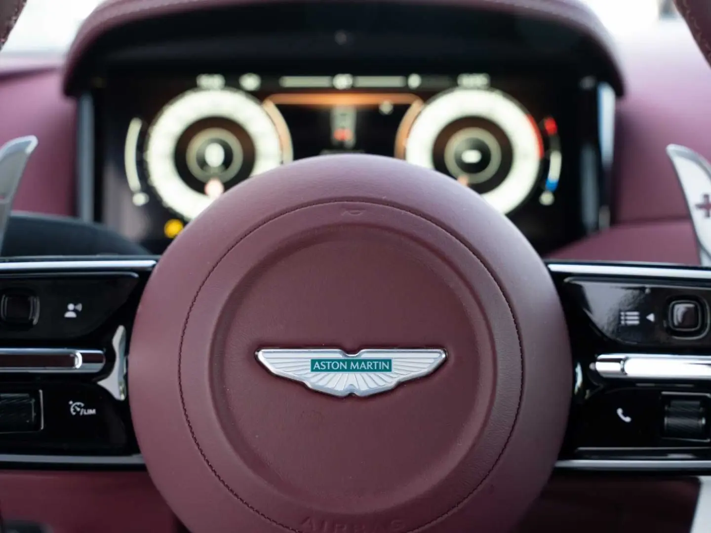 DB12 V8 Coupe Vorführwagen