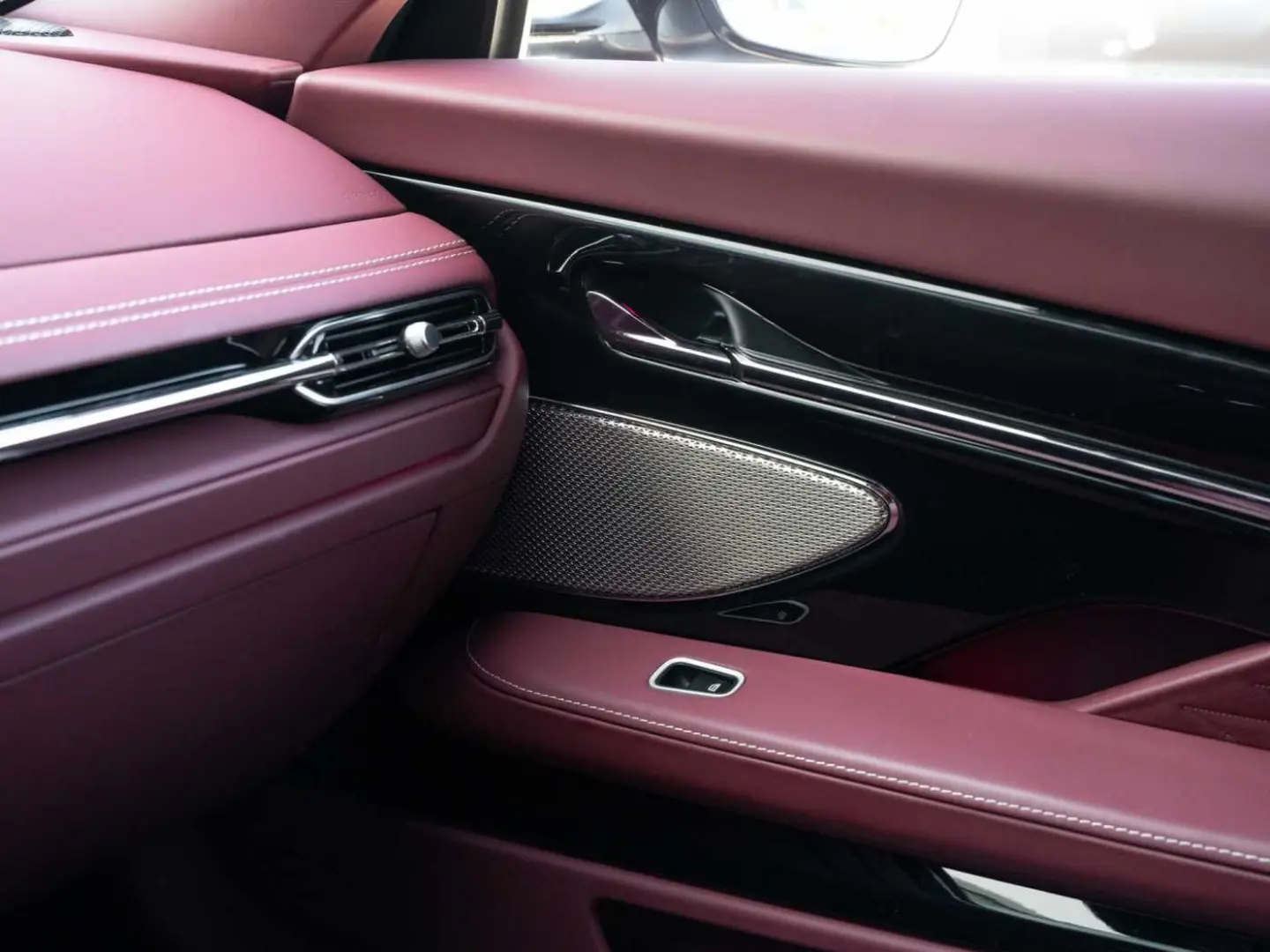 DB12 V8 Coupe Vorführwagen