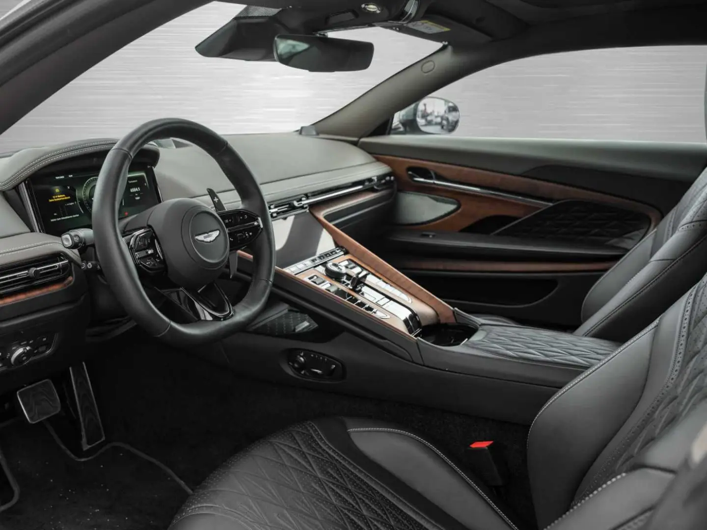 DB12 V8 Coupe Carbon Paket   Ceramic Bremsen