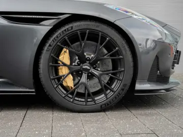 DB12 V8 Coupe Carbon Paket   Ceramic Bremsen