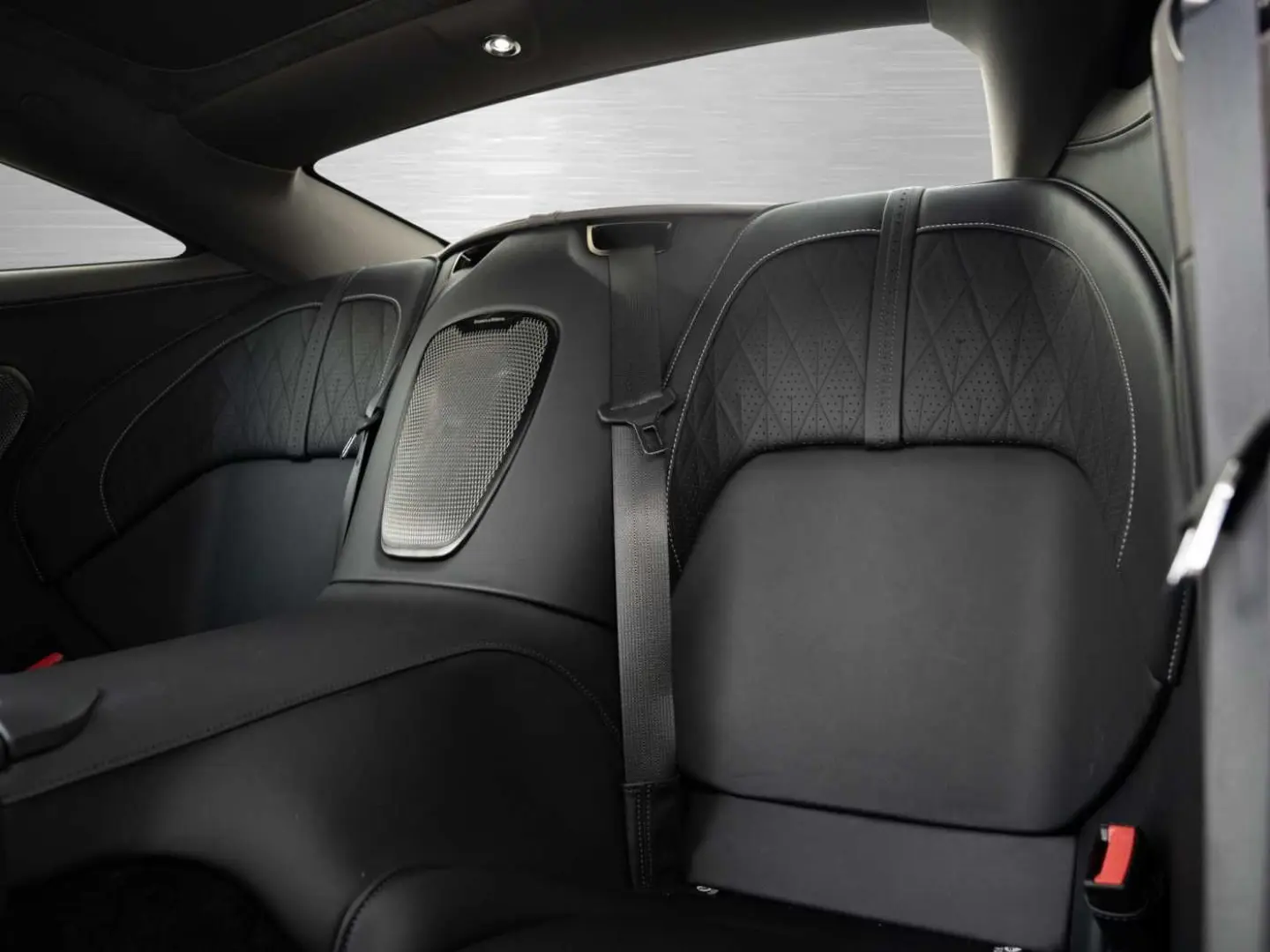 DB12 V8 Coupe Carbon Paket   Ceramic Bremsen