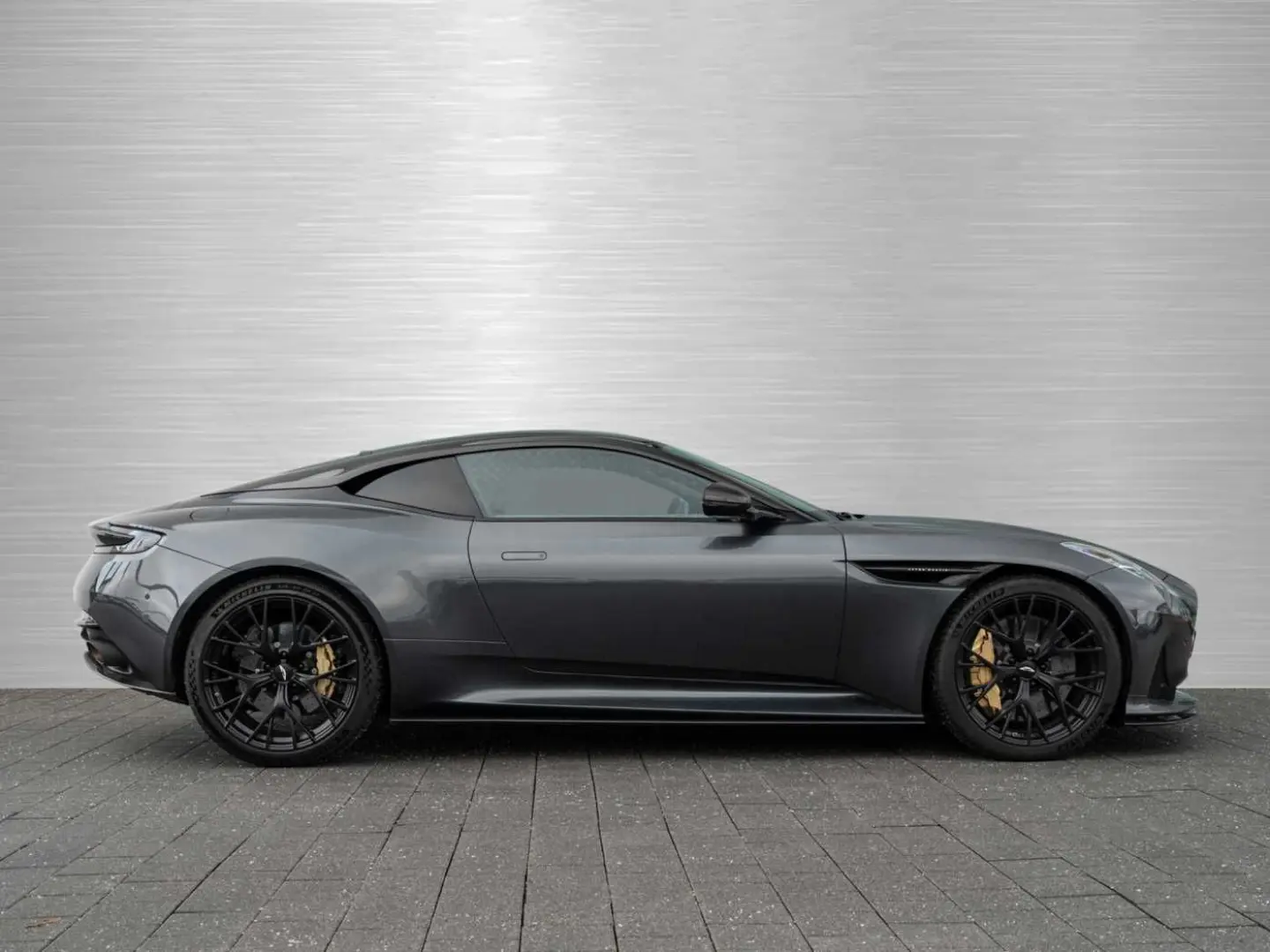 DB12 V8 Coupe Carbon Paket   Ceramic Bremsen