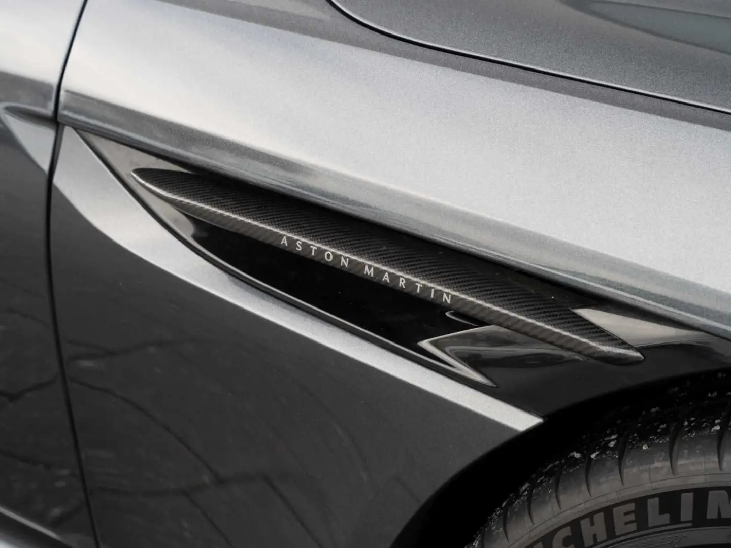 DB12 V8 Coupe Carbon Paket   Ceramic Bremsen