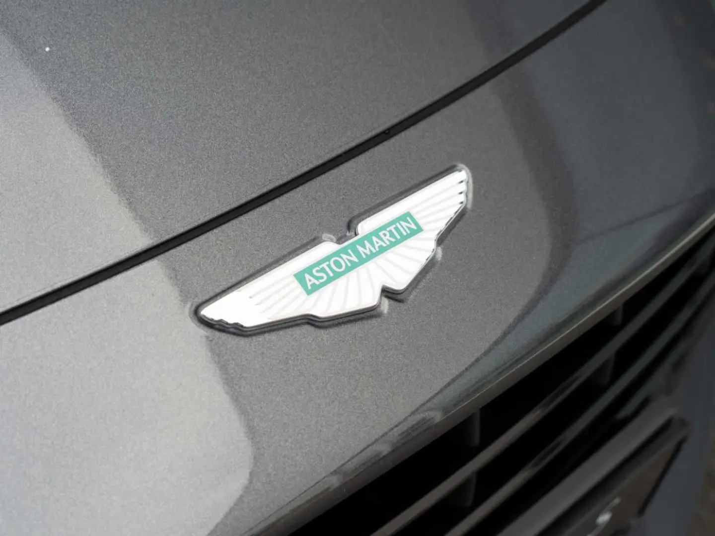 DB12 V8 Coupe Carbon Paket   Ceramic Bremsen