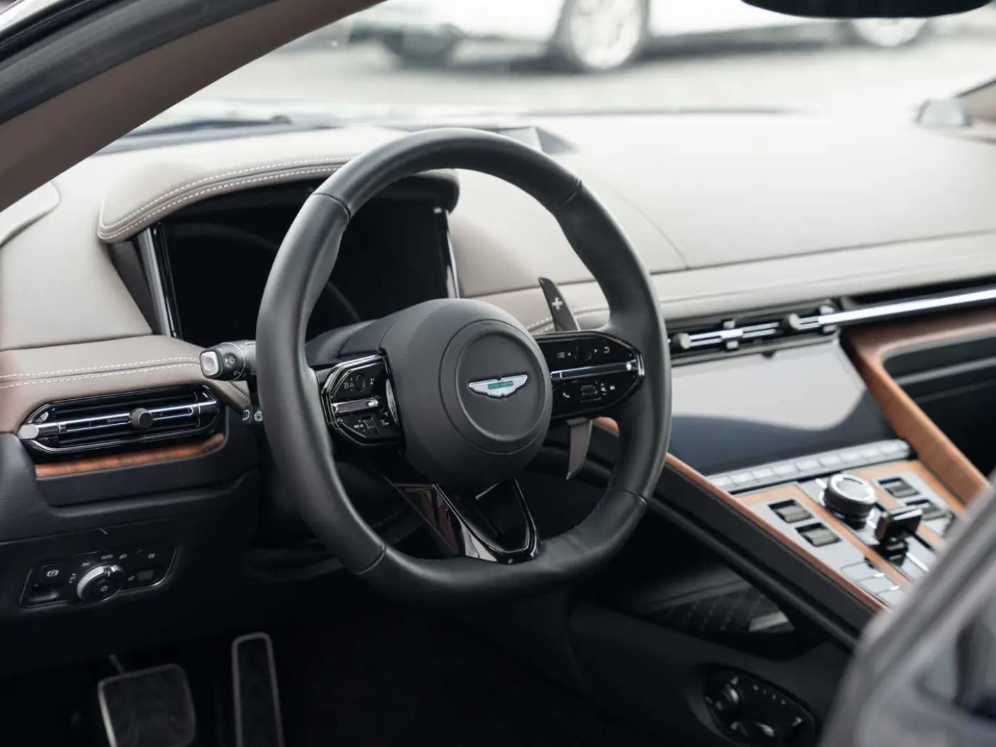 DB12 V8 Coupe Carbon Paket   Ceramic Bremsen