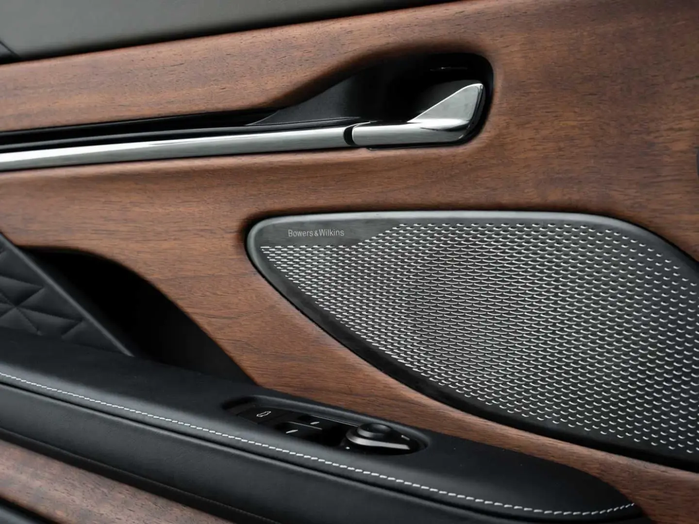 DB12 V8 Coupe Carbon Paket   Ceramic Bremsen