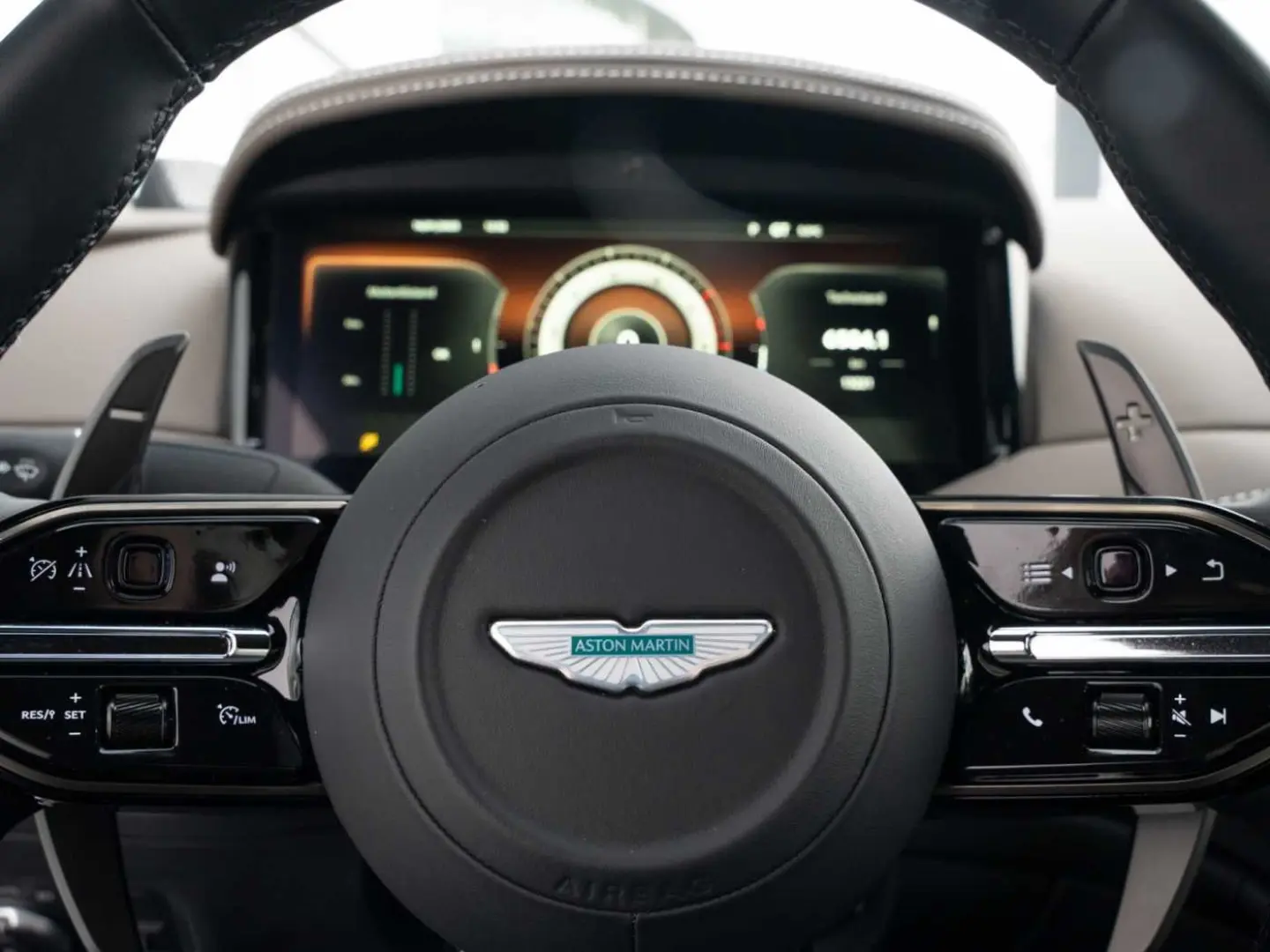 DB12 V8 Coupe Carbon Paket   Ceramic Bremsen