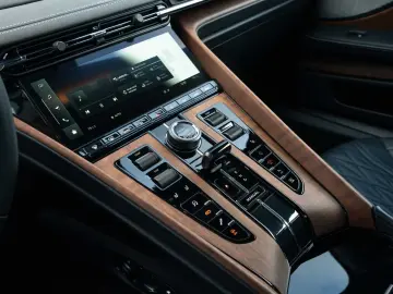 DB12 V8 Coupe Carbon Paket   Ceramic Bremsen