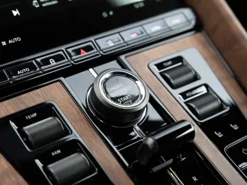 DB12 V8 Coupe Carbon Paket   Ceramic Bremsen