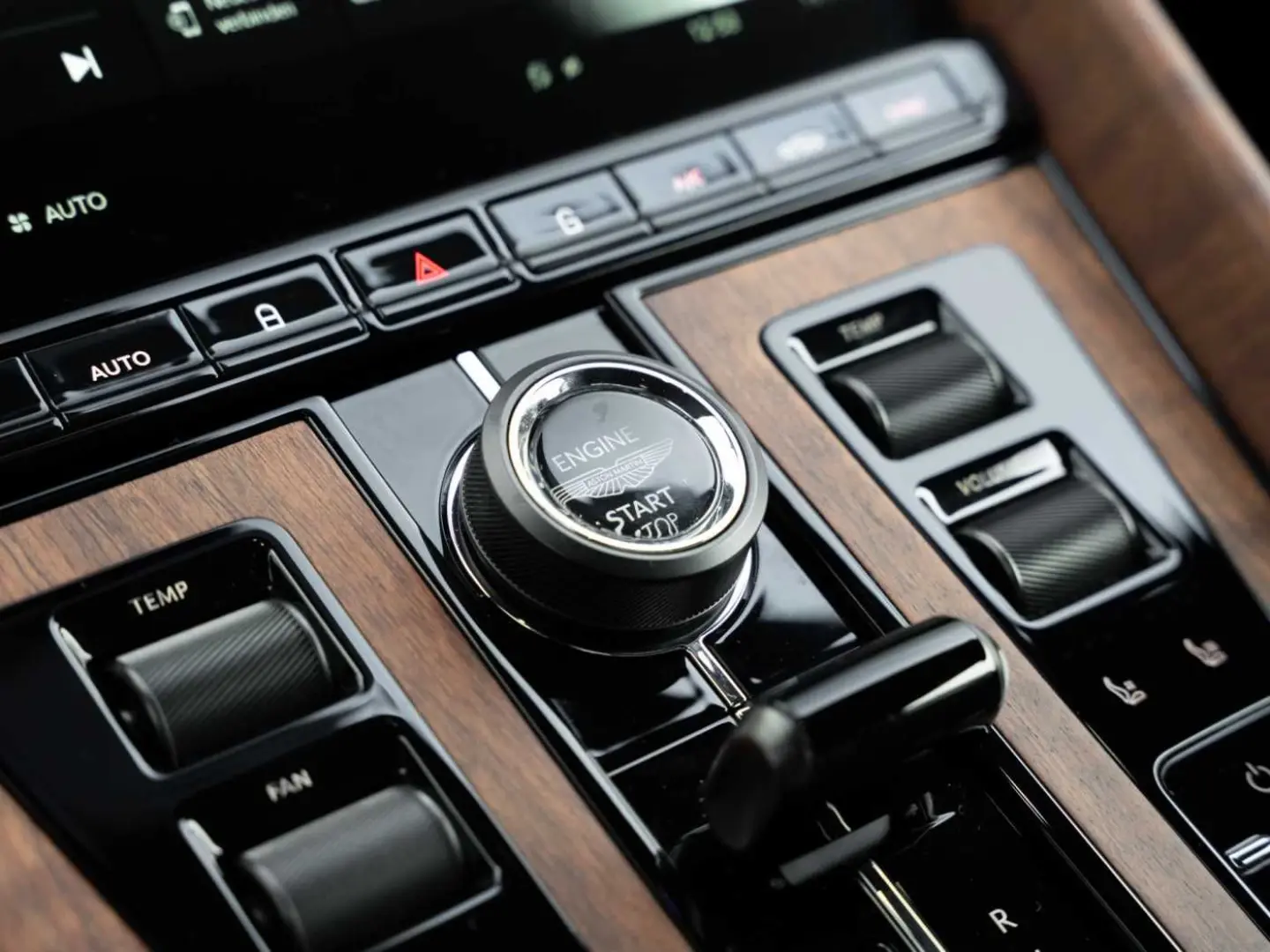 DB12 V8 Coupe Carbon Paket   Ceramic Bremsen