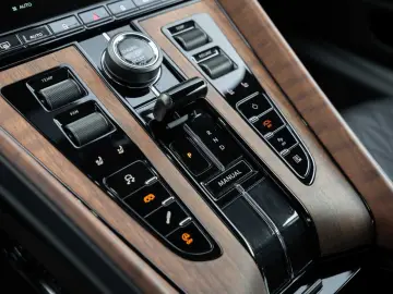 DB12 V8 Coupe Carbon Paket   Ceramic Bremsen