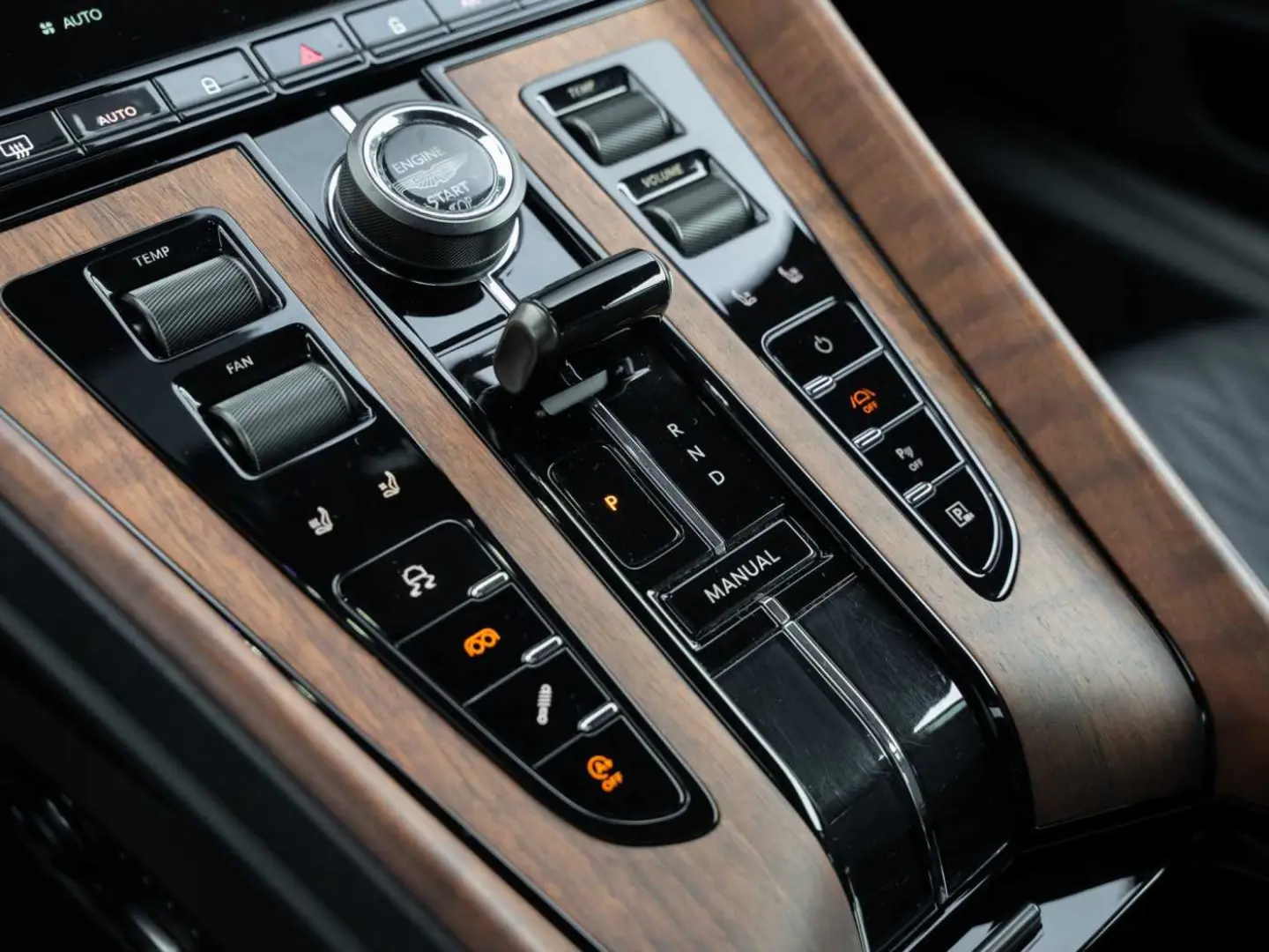 DB12 V8 Coupe Carbon Paket   Ceramic Bremsen