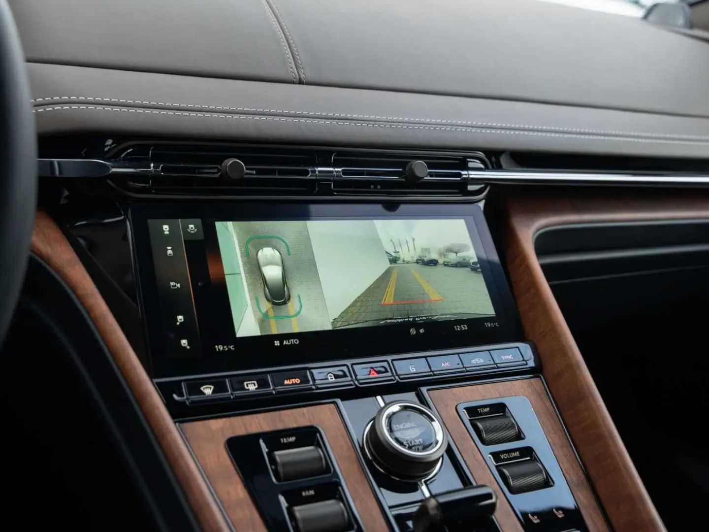 DB12 V8 Coupe Carbon Paket   Ceramic Bremsen