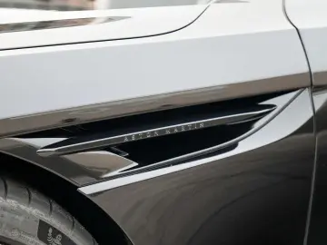 DB12 Volante Californian Poppy Carbonbremse  B&W