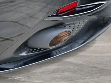 DB12 Volante Californian Poppy Carbonbremse  B&W