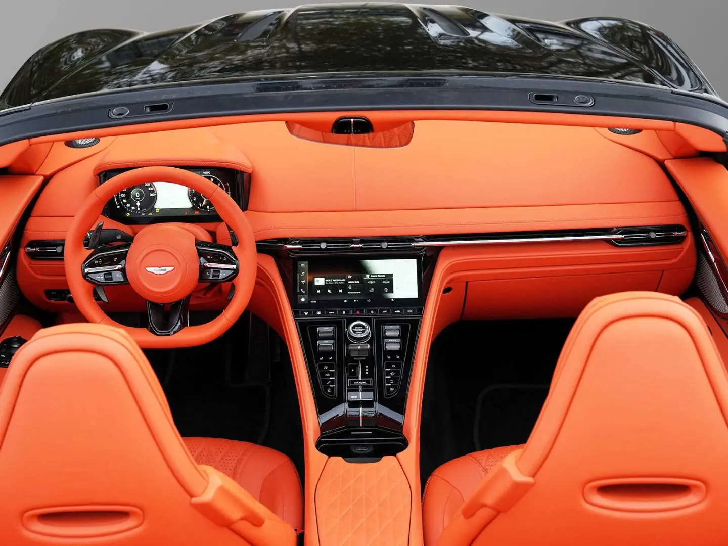 DB12 Volante Californian Poppy Carbonbremse  B&W