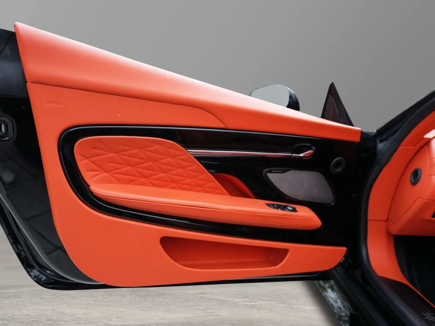 DB12 Volante Californian Poppy Carbonbremse  B&W