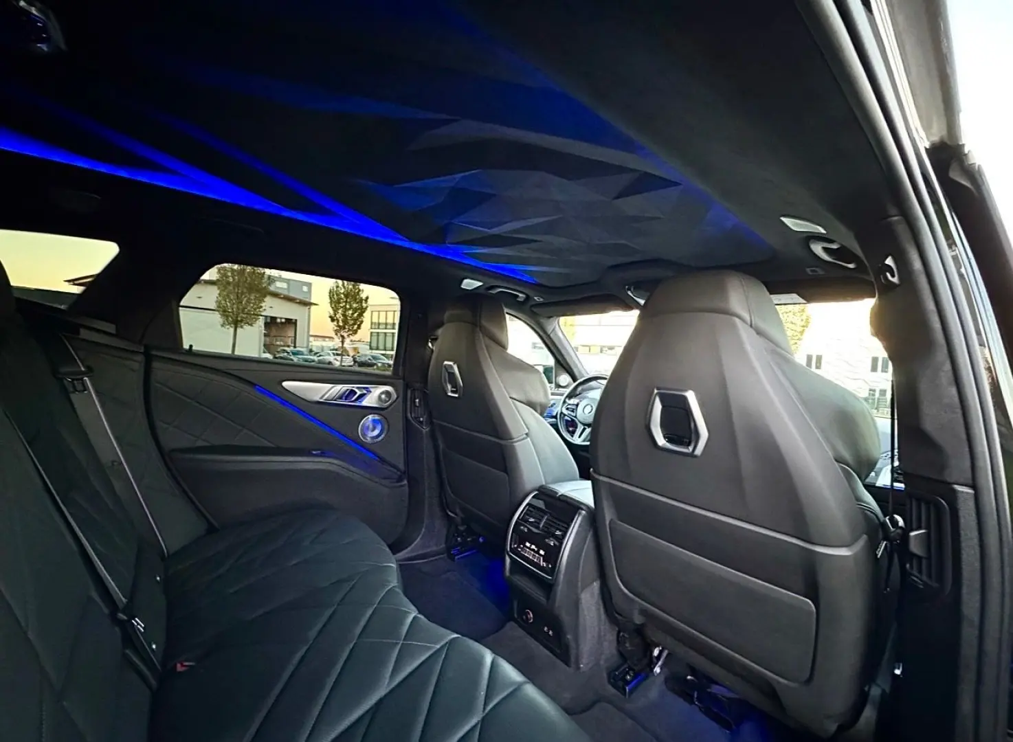 XM  BLACK-GOLD  B&W  FULL