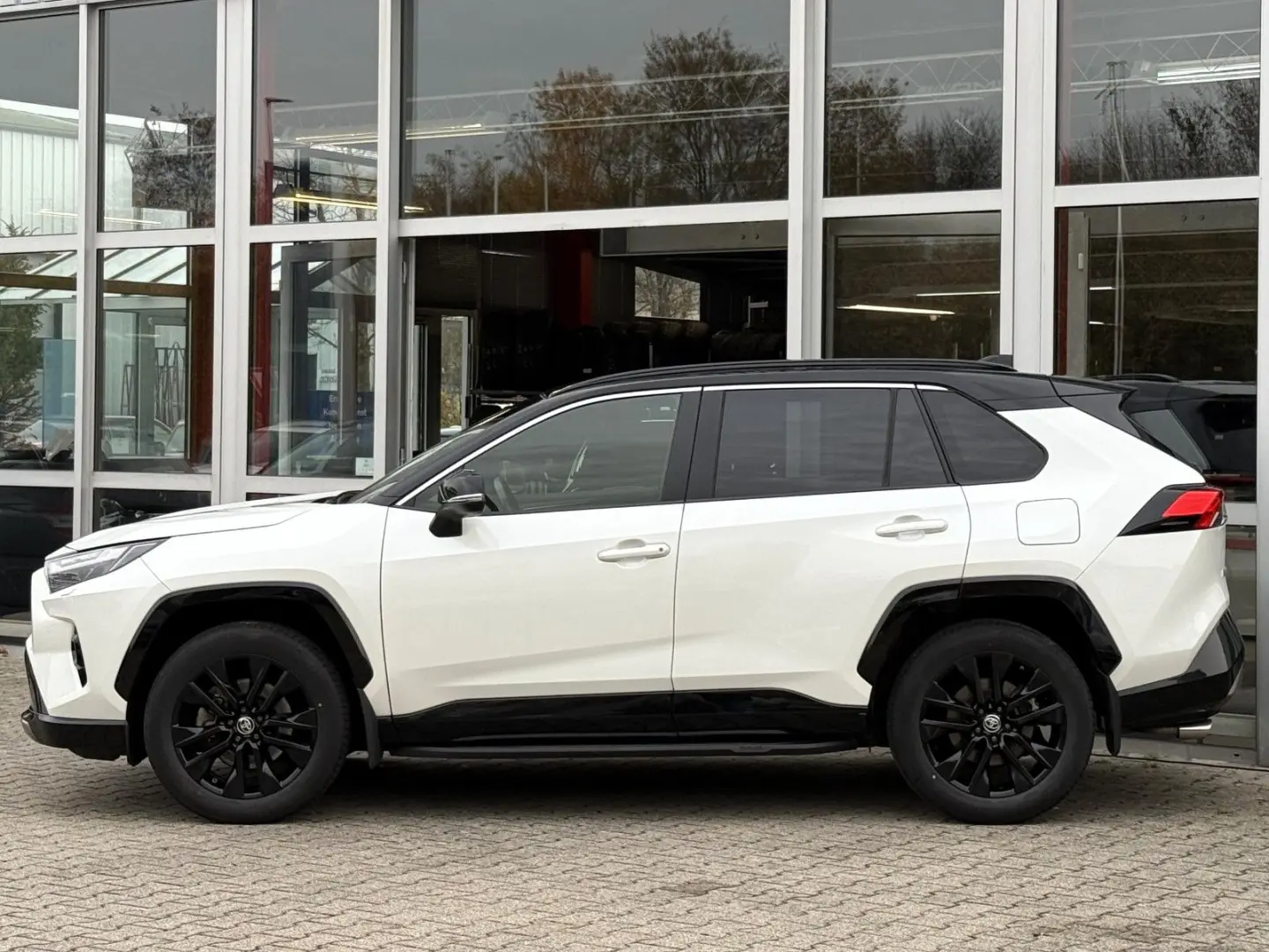 RAV4 Hybrid Style
