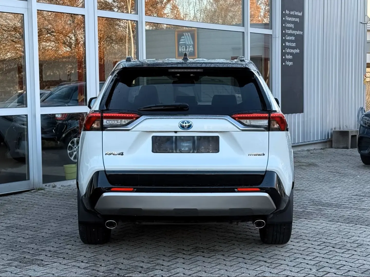RAV4 Hybrid Style