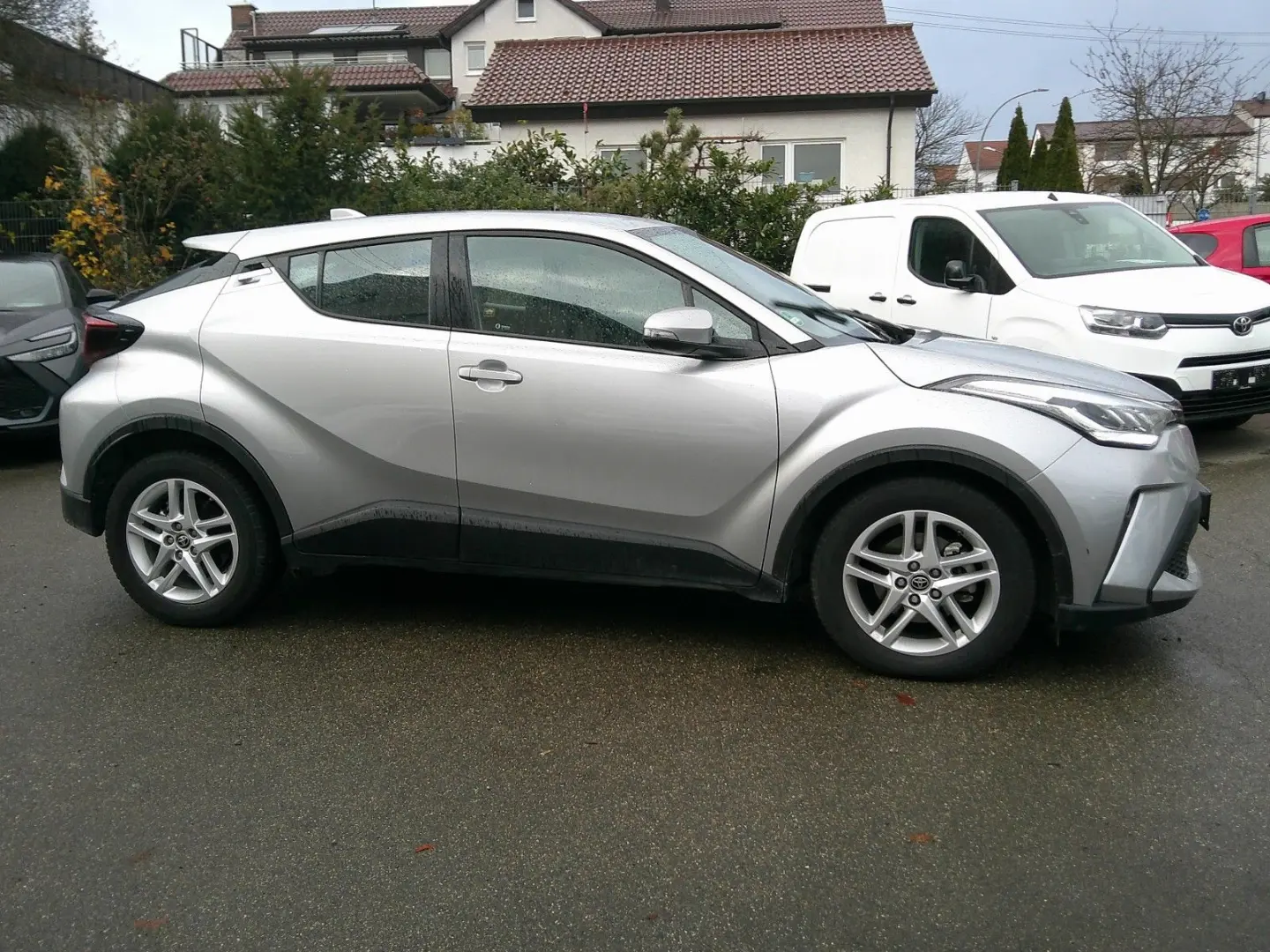 C-HR Hybrid