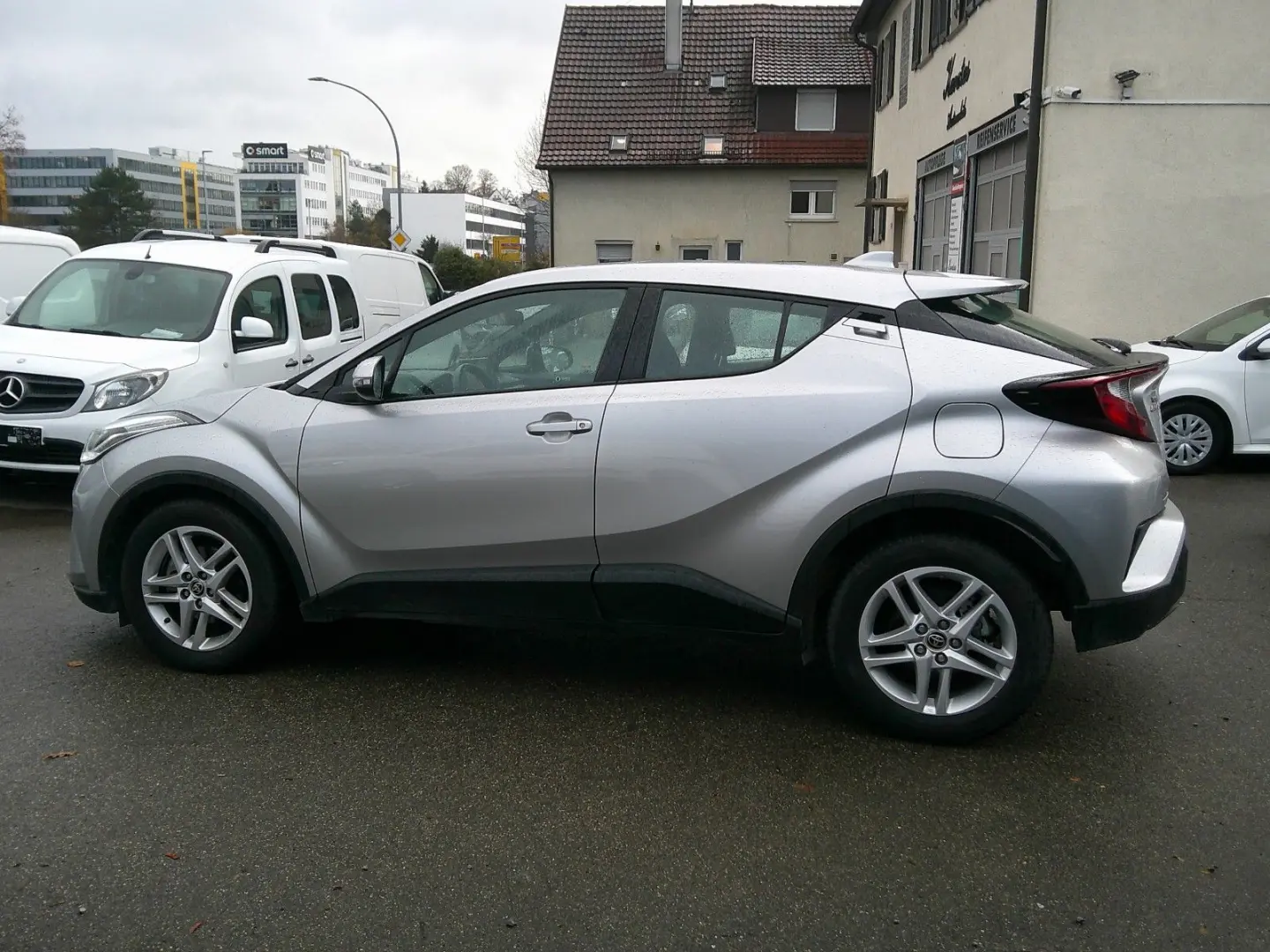 C-HR Hybrid