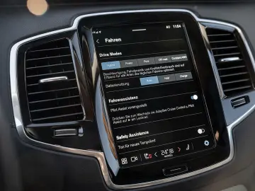 XC90 T8 AWD Plus Dark Panorama  AHK