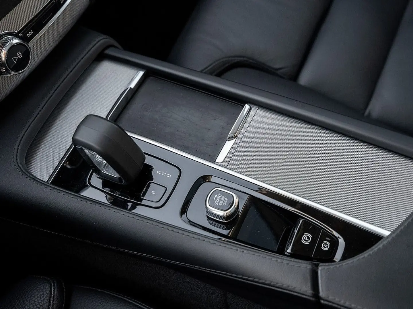 XC90 T8 AWD Plus Dark Panorama  AHK