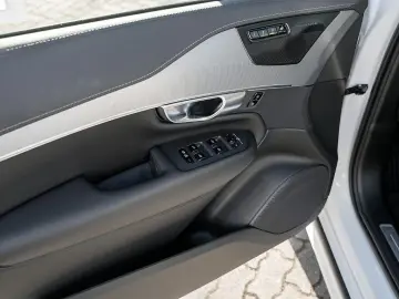 XC90 T8 AWD Plus Dark Panorama  AHK