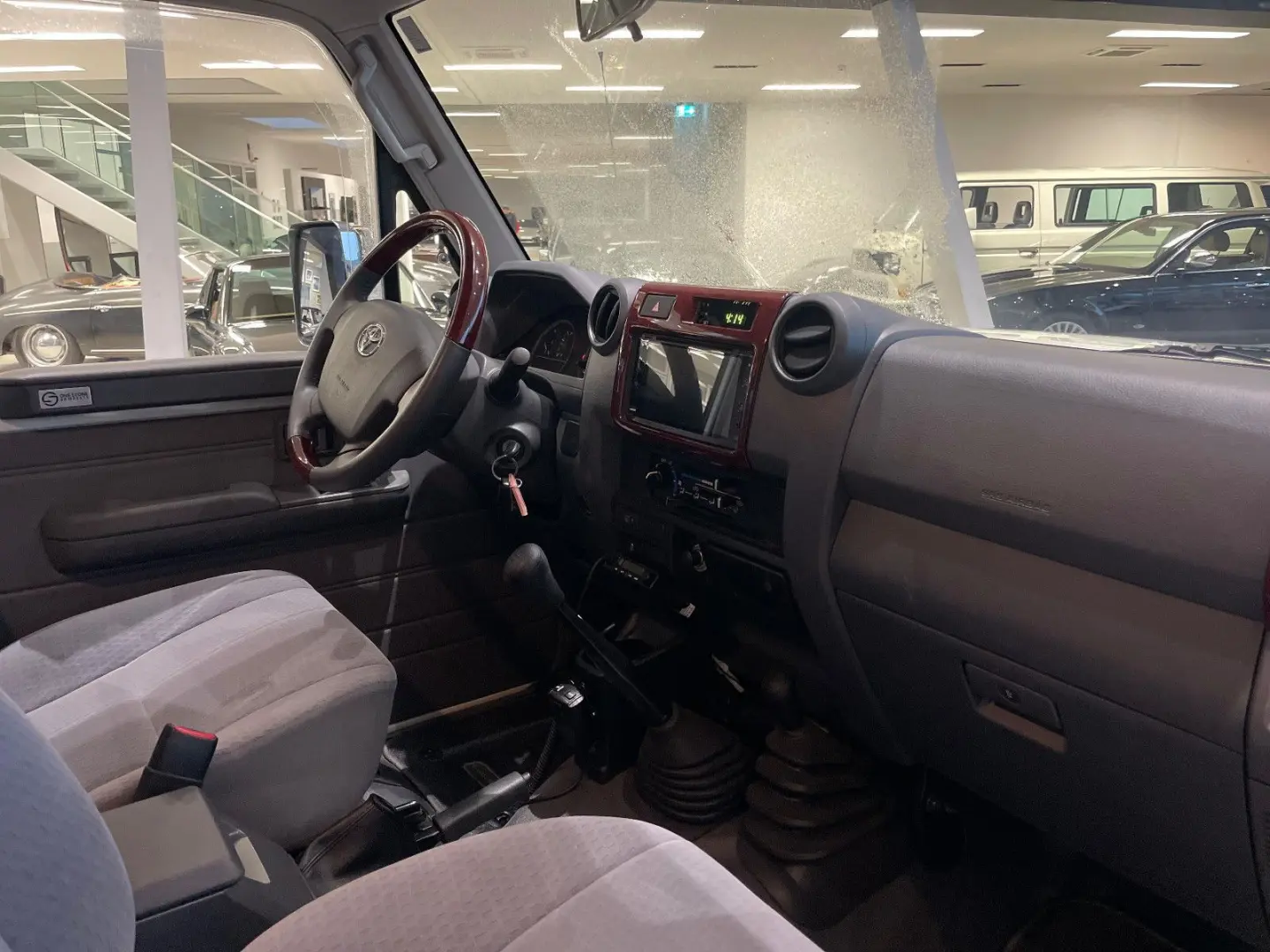 Land Cruiser GRJ 71 Deluxe  WENIG KM MY21