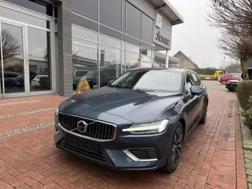 V60  T6 Recharge AWD Plus Bright LED 360 Standhz