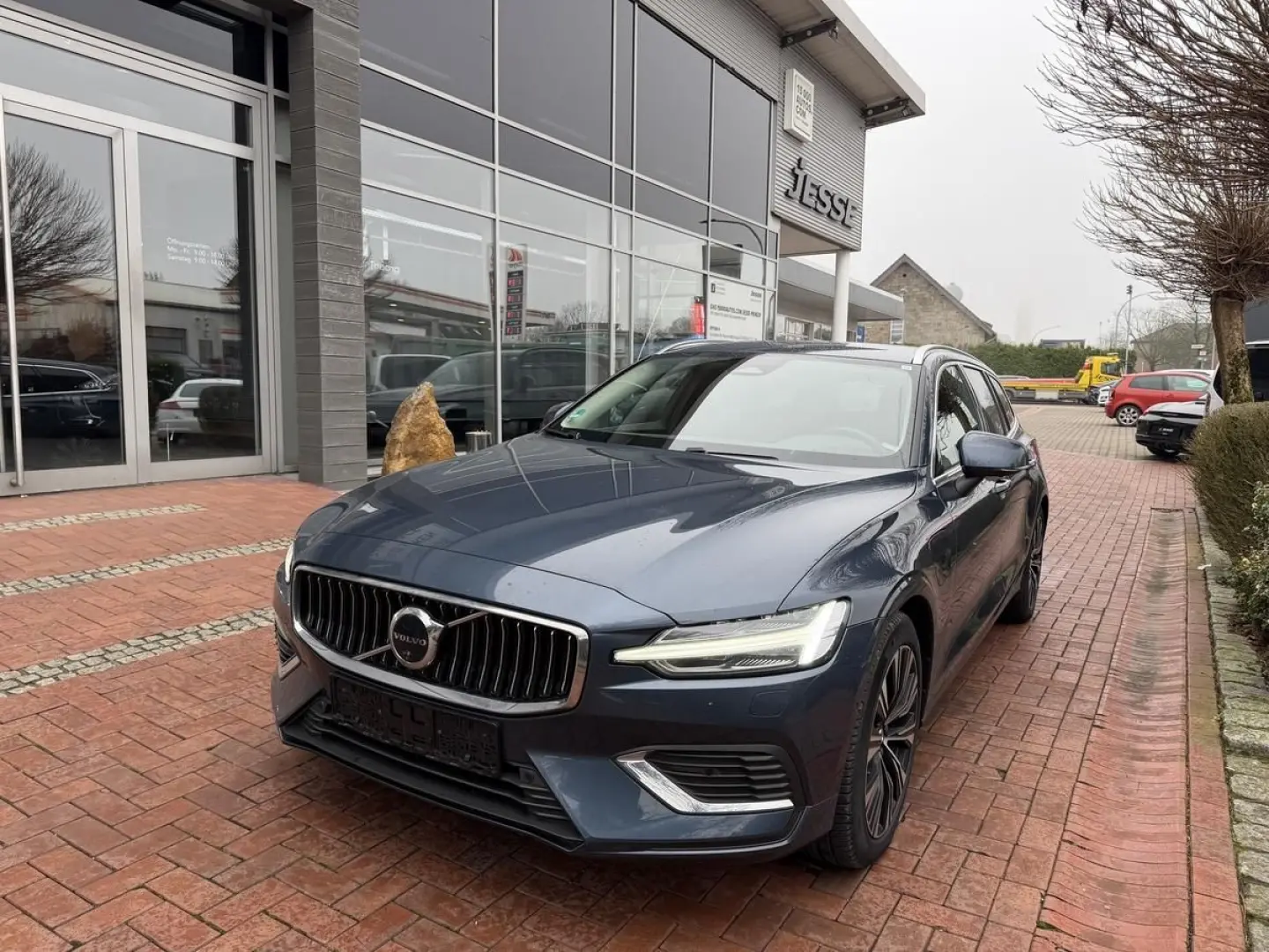 V60  T6 Recharge AWD Plus Bright LED 360 Standhz
