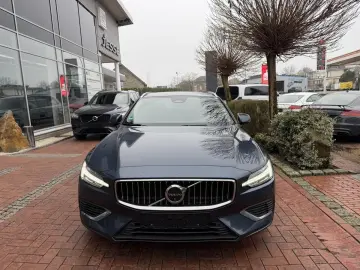 V60  T6 Recharge AWD Plus Bright LED 360 Standhz