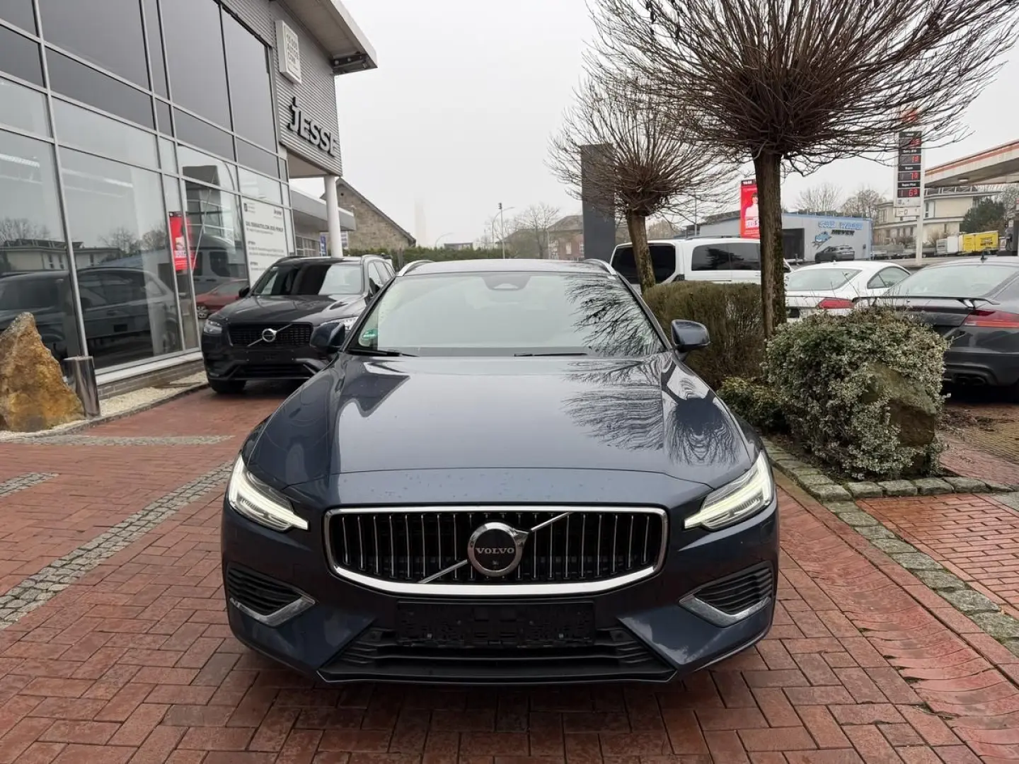 V60  T6 Recharge AWD Plus Bright LED 360 Standhz
