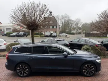 V60  T6 Recharge AWD Plus Bright LED 360 Standhz